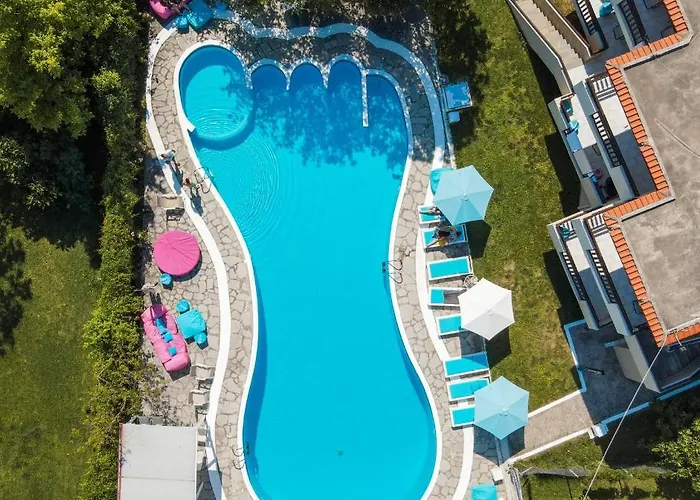 Μακεδών